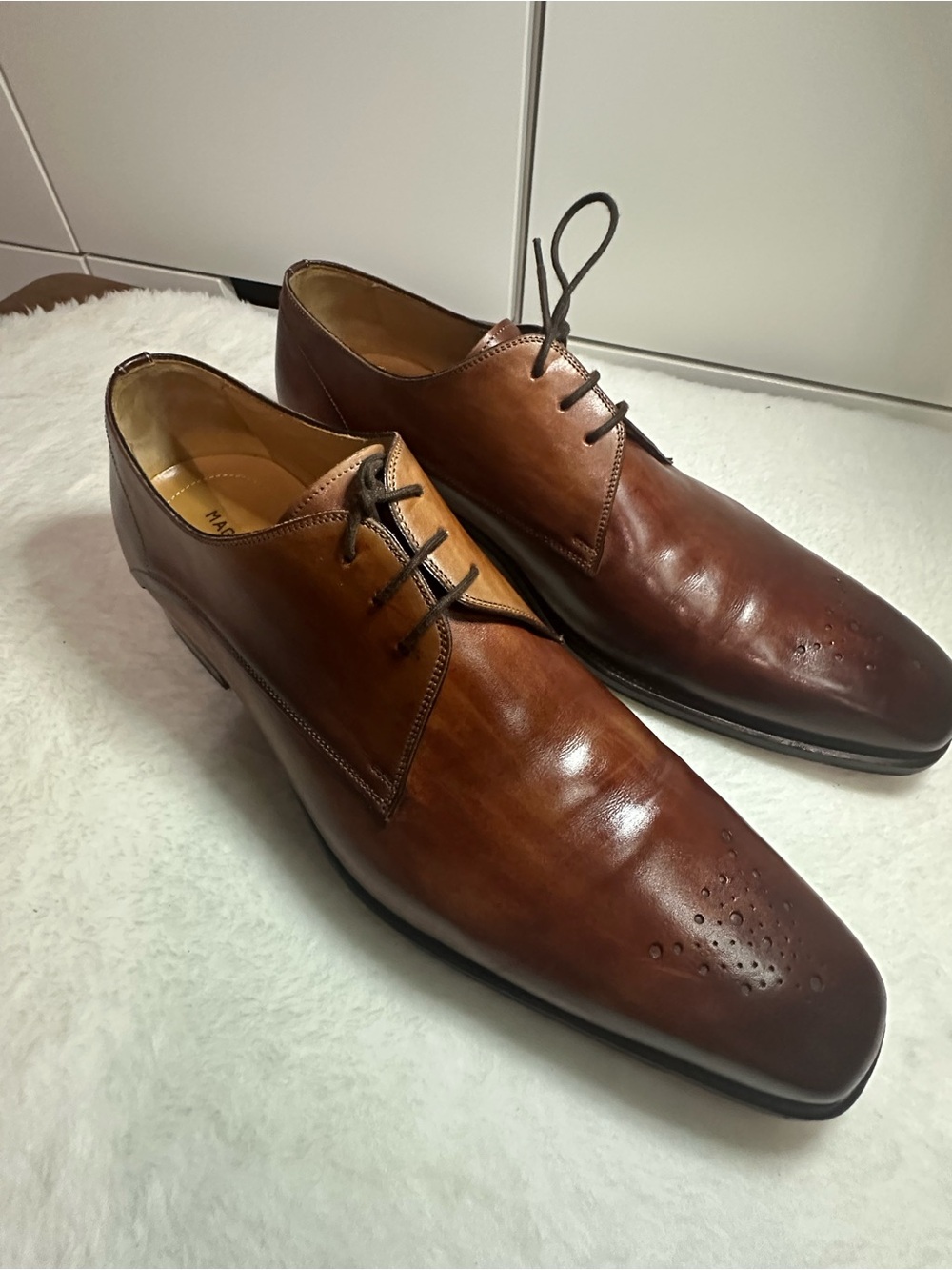 Magnanni Chestnut Brown Leather Derby Shoes